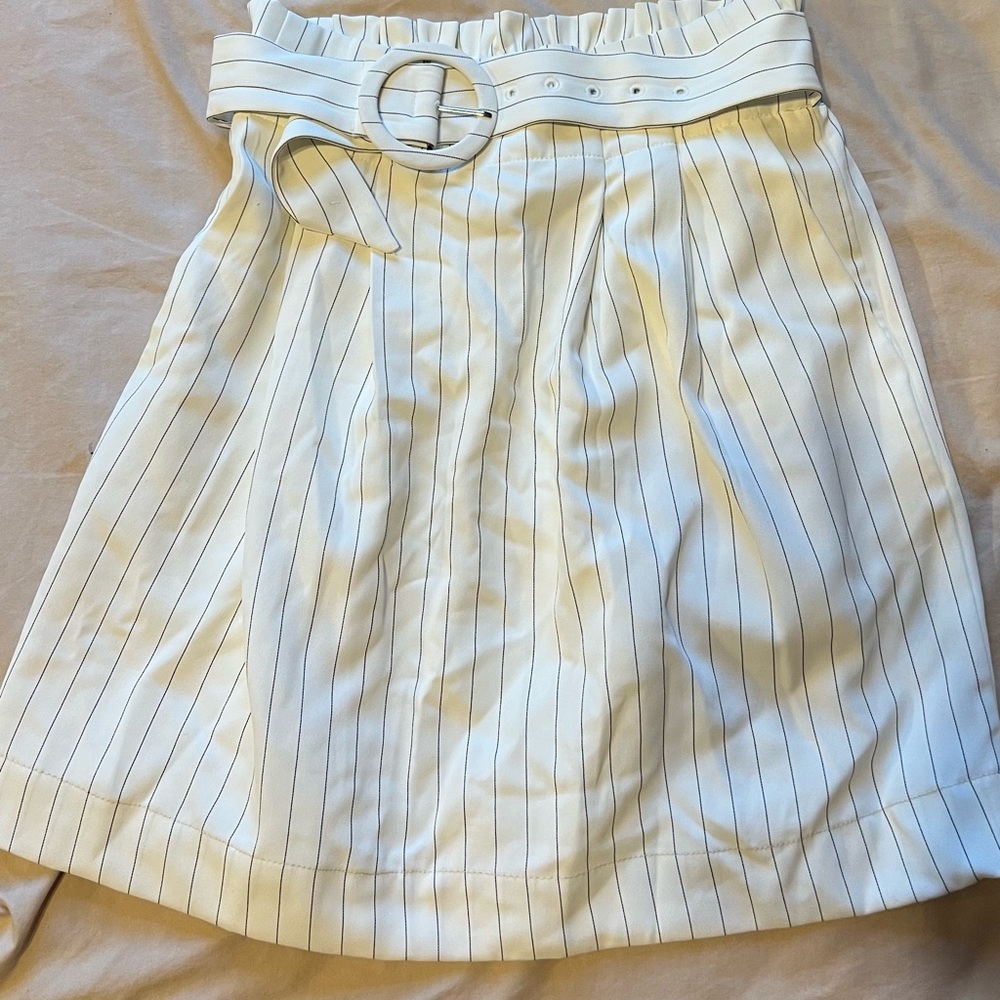 Paperbag skirt from h&m with belt